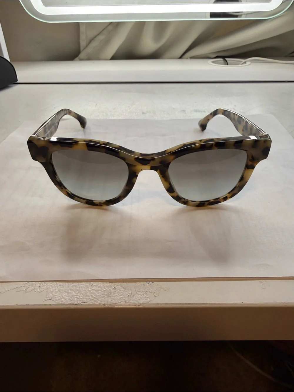 Prada classic round